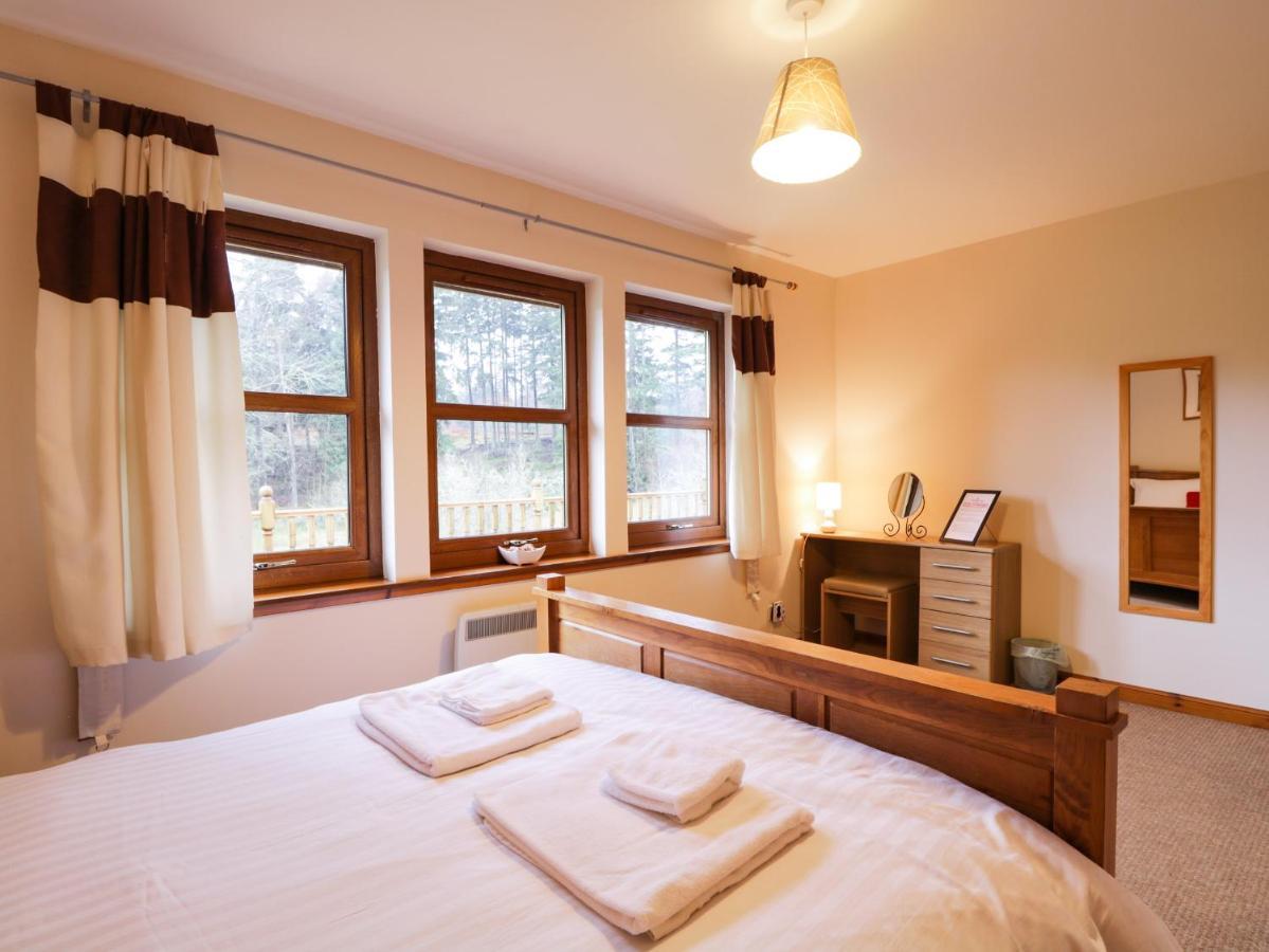 Fersit Log Cottage Roybridge Eksteriør billede