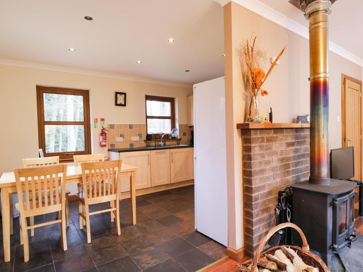 Fersit Log Cottage Roybridge Eksteriør billede